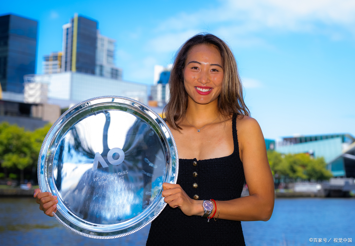 米乐m6平台官网-足球比赛中女性运动员的华丽脚法赢赞誉的简单介绍