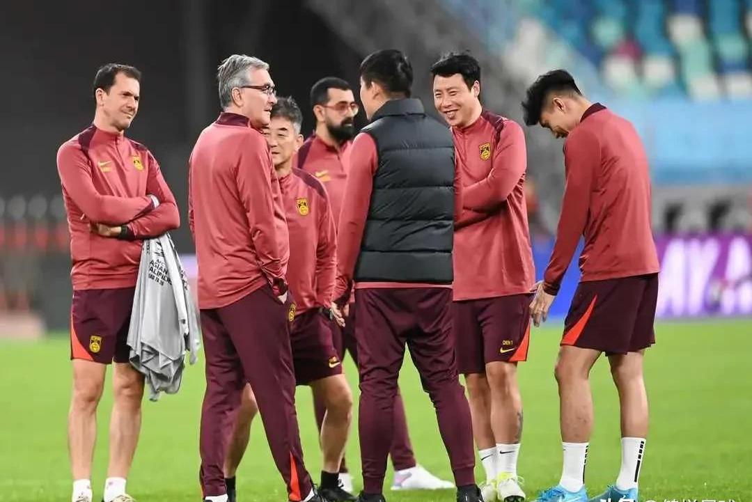 米乐m6平台官网-中国足球联赛备战备战练兵，球队士气高昂的简单介绍