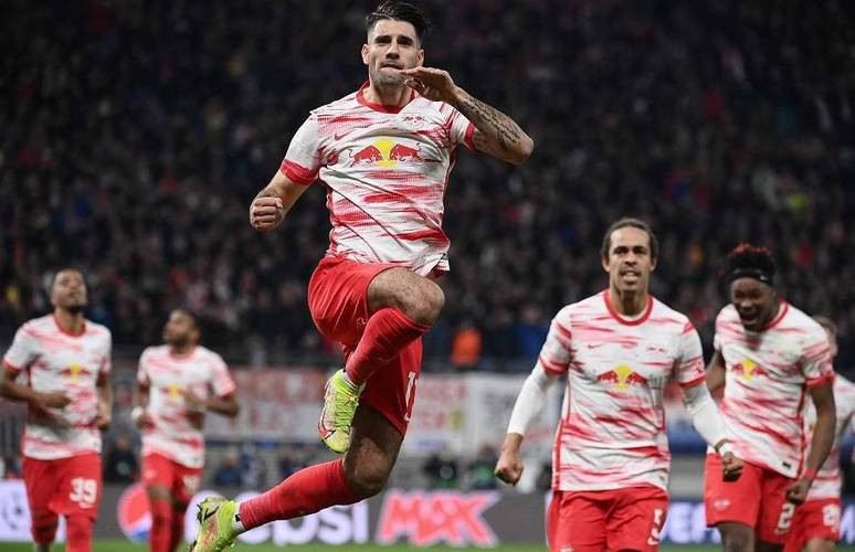 米乐m6官网-包含沙尔克客场逼平法兰克福，保持不败战绩的词条